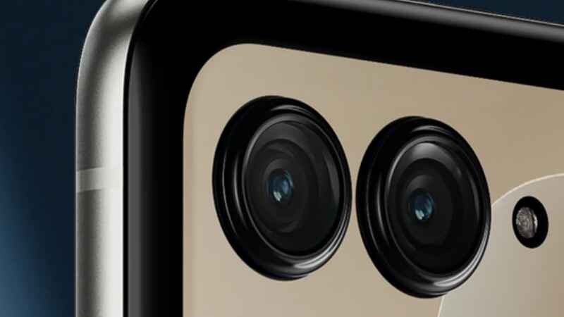 Motorola razr 60 camera with 32MP front camera